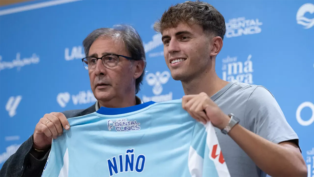 Málaga CF Loren Juarros Adrián Niño