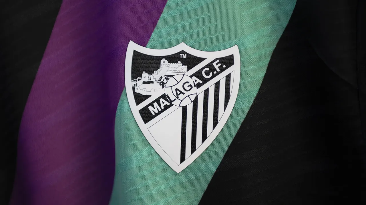 Camiseta malaguista con los colores de la Ciudad de Málaga / MÁLAGA CF