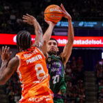 El Unicaja compite sin premio ante un gran Valencia Basket (89-96)